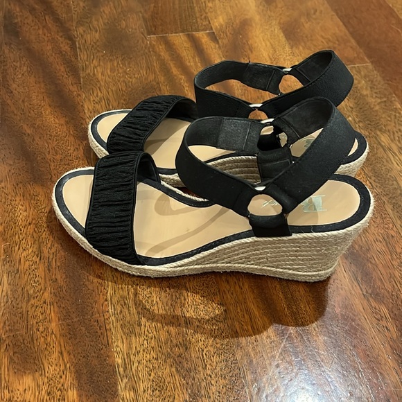 Browns wedges with black straps, size 39 - Picture 4 of 4